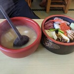 寺泊中央水産 まるなか - 兄ぃの頼んだ、海鮮ちらし丼(税込1,300円)