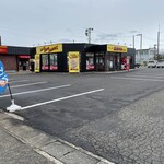 ラーメン もっけだの - 駐車場、店舗