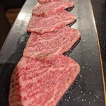焼肉 牛猿 - 赤身モモ肉塩