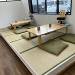 ラーメン もっけだの - 小上がり席