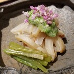 馳走 啐啄一十  - ②レア茹で本ミル貝(愛知県産)
      産卵期は春～秋、旬は春
      貝類は太平洋>瀬戸内海>日本海で味わいが濃い
      塩分濃度の高さにより体内の養分を増やす
      太平洋側らしい深い味わい、コキュ&フニッとした食感