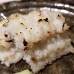 馳走 啐啄一十  - ③炭火の鱧焼き霜(愛媛県伊予灘産)
      丁寧に骨切り後、表面をパリッと炭火焼き
      中身はしっとりとした食感が残っており、複雑な味わいが楽しい
      何処よりも鱧の薫りと味わいが濃いのは仕込みに秘密あり