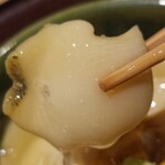 馳走 啐啄一十  - ⑪煮黒鮑(山口県上関産)
      産卵期は秋～冬、旬は初夏～夏
      90℃で4時間煮られた黒鮑は軟らか噛むほどに旨みが拡がります
      旨みの詰まったスジが無数に入っています