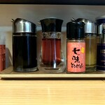 中華料理 鳳凰 - 調味料達。