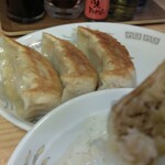 中華料理 鳳凰 - もー堰を切ったように食べ進めちゃいます。無心になって食べ進めちゃいます。我武者羅に食べ進めちゃいます。