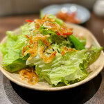 焼肉やまちゃん - 桜エビのサラダ