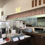 富士見うどん - 内観 受取口 出汁 ネギ 天かす等
      2021/08/14
      かけうどん 1.5玉 270円+50円
      いか下足 120円