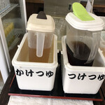 富士見うどん - 内観 出汁
      2021/08/14
      かけうどん 1.5玉 270円+50円
      いか下足 120円