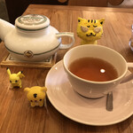 ティー ハウス ディス ティー 阿倍野 - ホットポットティー770円（税込）　※瞳はラズベリーを選択