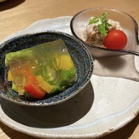 鳥恵 上野広小路店 - 前菜の野菜ゼリーとポテトサラダ