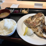海鮮や　活活丸 - サカナ定食(タイのかぶと焼き)