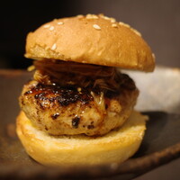 とり料理 鳥者 - フォアグラ入りつくねバーガー
