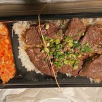 焼肉 三年目の浮気 - ハラミ弁当