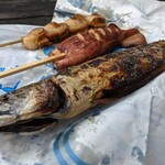 寺泊中央水産 まるなか - ホタテ(400円)・焼きいか(300円)・鯖(600円)をゲット!!