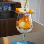 ラトリエ ドゥ ノノ - 10　ココナッツと黒胡椒のメレンゲ　＋　宮崎県産完熟マンゴー　＋　タイム