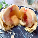 bake melew - まるごと桃のクレープ