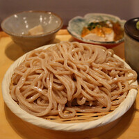 自家製粉石臼挽きうどん 青空blue 本店 - 青セット(親子丼･小鉢2種･おうどん 1,370円)
                    自家製粉粗挽きうどん大盛り +250円