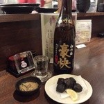 Noruka soruka - 黒い弾丸！イワシつみれの磯辺揚げ500円 お通し200円 日本酒キチンと一合280円！安い^o^