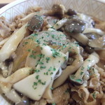 すき家 - 3種のきのこ牛丼 すき家 37号室蘭中島店