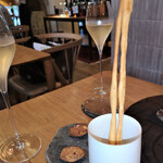 communico - 酒粕を練りこんで焼き上げたグリッシーニ