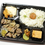 Nichinan Shiji Totsuko Kumiai - 彩り地鶏炭火焼き弁当。