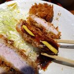 とんかつは飲み物。 - 淡麗とんかつ定食（山盛）810円（惣菜３種類まで無料、ご飯おかわり無料）