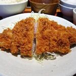 とんかつは飲み物。 - 淡麗とんかつ定食（山盛）810円（惣菜３種類まで無料、ご飯おかわり無料）