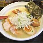 Ramen Uta - 濃厚鶏白湯らーめん+味玉 900+100円