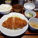 とんかつは飲み物。 - 淡麗とんかつ定食（山盛）810円（惣菜３種類まで無料、ご飯おかわり無料）