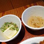 とんかつは飲み物。 - 淡麗とんかつ定食（山盛）810円（惣菜３種類まで無料、ご飯おかわり無料）