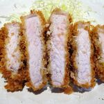 とんかつは飲み物。 - 淡麗とんかつ定食（山盛）810円（惣菜３種類まで無料、ご飯おかわり無料）