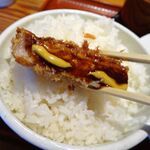 とんかつは飲み物。 - 淡麗とんかつ定食（山盛）810円（惣菜３種類まで無料、ご飯おかわり無料）