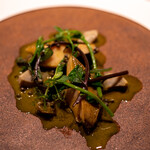 レストラン オオツ - 2021.8 函館産エゾアワビ 肝とケッパーのソース つるむらさき アーティチョーク