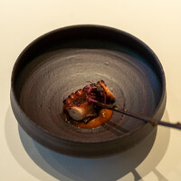 レストラン オオツ - 2021.8 やわらかく茹でソテーした明石産真蛸 夏野菜のソース アマランサス