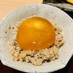 おみ乃 - ・そぼろと黄身醤油漬け