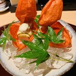 おみ乃 - ・赤万願寺と鶏しんじょうの煮込み
      　伊達鶏もも肉とら無花果の白和え