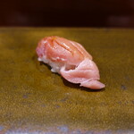 鮨匠 のむら - 本鮪中トロ(長崎県対馬列島産、100kg未満若魚)