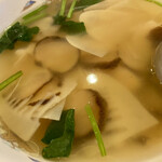 杏苑 - 成都コース@5,500円の「冬菇鶏片湯（鶏肉と干ししいたけのスープ）」