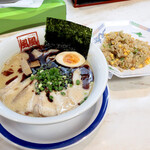 風風ラーメン - バリ黒豚骨チャーシュー半焼きめしセット
