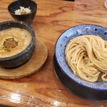 下品なぐらいダシのうまいラーメン屋 - 