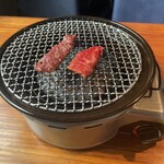 焼肉 牛林 - 焼いてるとこ