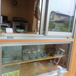 小さなパン屋かぎしっぽ - 玄関脇の窓から買うんだけど、予約利用が吉ですミャ