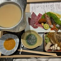 個室和食 肉割烹 吟次郎 品川駅前店 - 「台の物」黒毛和牛と氷温熟成フィレの創作コラーゲンしゃぶしゃぶ鍋