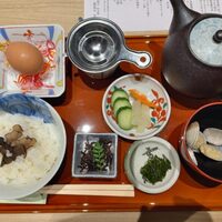 個室和食 肉割烹 吟次郎 品川駅前店 - 「食事」トリュフ釜飯　黒毛和牛の炙りすき焼き
                  「止め椀」あさりの味噌汁