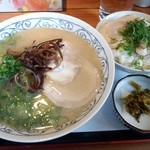 居酒屋 和さび - とんこつラーメンと煮豚ごはん800円