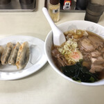 川島食堂 - チャーシューワンタンメンと餃子