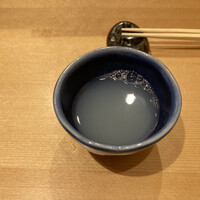 まんてん鮨 日比谷オクロジ店 - 今回はシジミではなく小蛤のお出汁