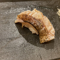 まんてん鮨 日比谷オクロジ店 - 先鋒ノドグロは脂が乗っていて、そら先鋒だ。