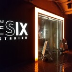 THE SIX STADIUM - 店舗入口