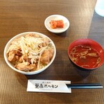 巣南ホルモン - 唐揚げ丼　600円
            全部の価格なので安いのはありがたいけれど、クドい！（笑）